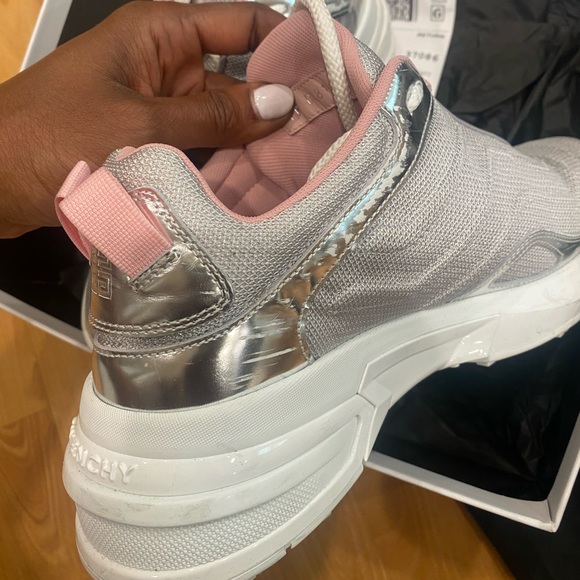 GIVENCHY Giv 1 Metallic Runner Sneakers - Picture 4 of 8